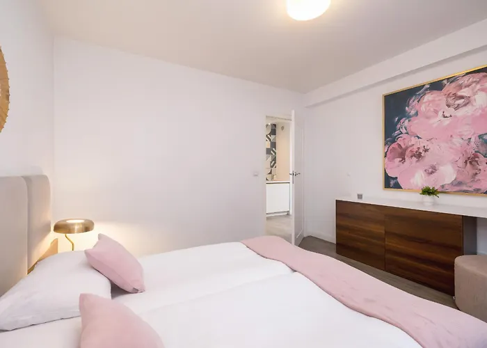 Blue And Green With Bright Pink Bedroom In By Noclegi Renters